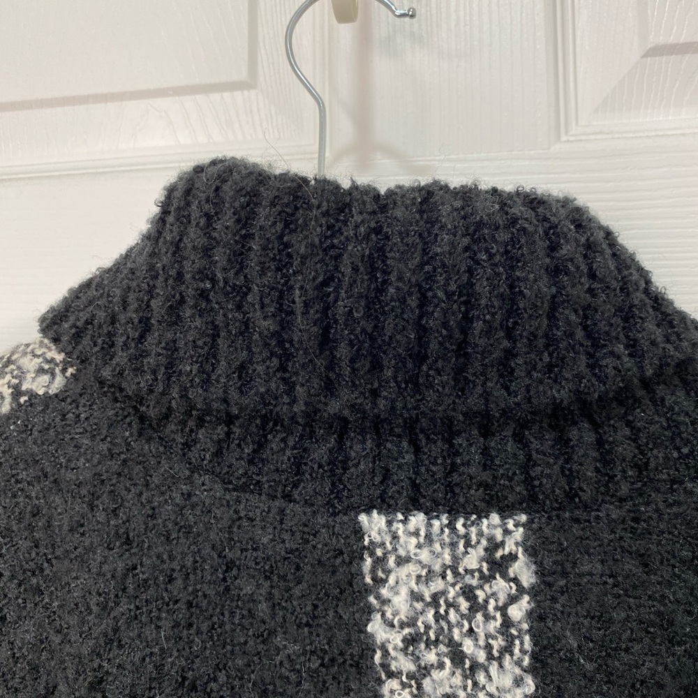 Black turtleneck cape sweater - Picture 5 of 8